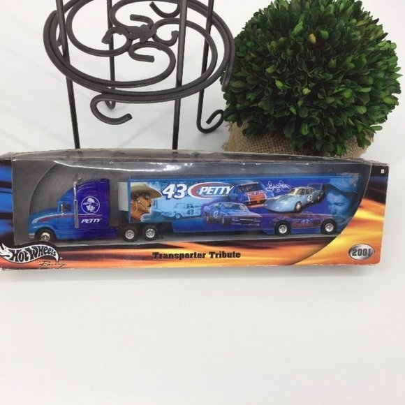 Hot Wheels Diecast Semi Transporter - Picture 4 of 7